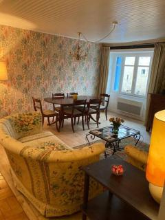 Right on the river- 4 bedroom house centre of town - 5