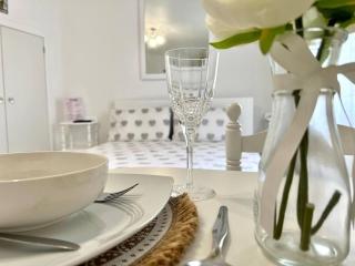 Modern Minimalist Studio with Essential Comfort - Funchal - 2