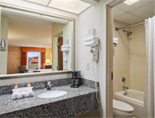 Days Inn by Wyndham Metter - Metter - 8