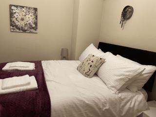 Dinizia, 2 bedrooms, sleeps 5 - Birmingham - 1