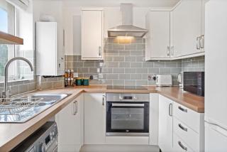 Beautiful 2 Bedroom Apartment MK Free Parking - 2