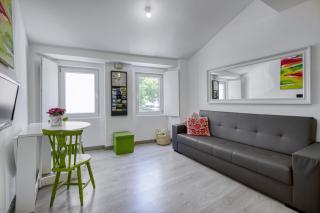 Apartamento com escada e pátio, em frente praia - Paço de Arcos - 4