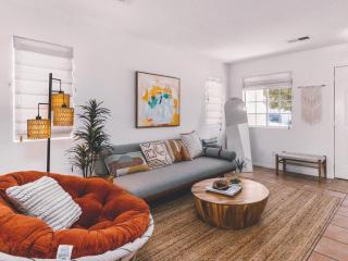 Chic Mid-Century Boho Oasis - 15 min to Old Town - Albuquerque - 0