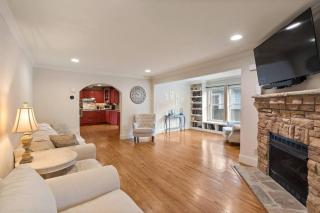 Single Story Fully Fenced Pet Friendly Bungalow in the Arts District - Charlotte - 0
