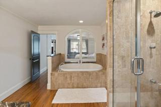 Single Story Fully Fenced Pet Friendly Bungalow in the Arts District - Charlotte - 6
