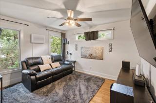 Single Story Fully Fenced Pet Friendly Bungalow in the Arts District - Charlotte - 4