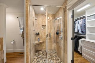 Single Story Fully Fenced Pet Friendly Bungalow in the Arts District - Charlotte - 3