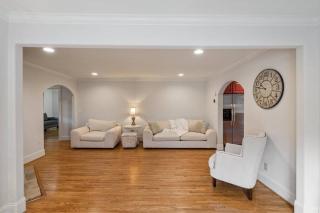 Single Story Fully Fenced Pet Friendly Bungalow in the Arts District - Charlotte - 2