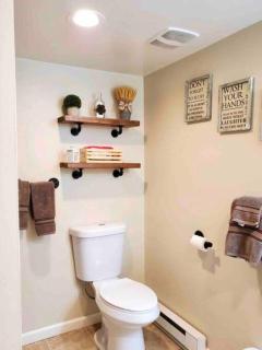 Robin's Nest Charming Whole House Rental - Saranac Lake - 5