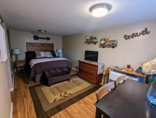 Robin's Nest Charming Whole House Rental - Saranac Lake - 4