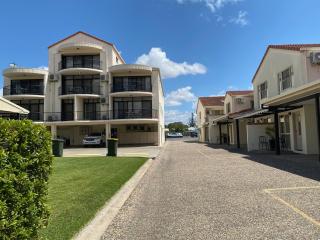 Cityville Apartments & Motel - 6