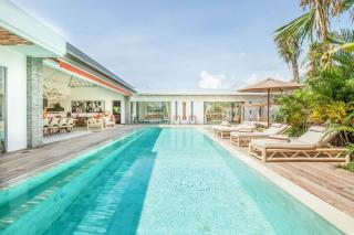 Dreamy 5br Haven, 200m To Berawa's Blissful Beach - Canggu - 0
