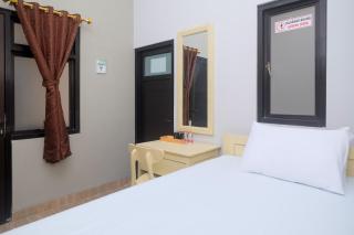 DR Living Syariah Solo Mitra RedDoorz - Kadiporo - 7