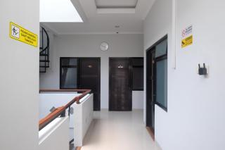 DR Living Syariah Solo Mitra RedDoorz - Kadiporo - 6