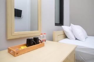 DR Living Syariah Solo Mitra RedDoorz - Kadiporo - 5