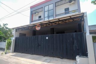 DR Living Syariah Solo Mitra RedDoorz - Kadiporo - 4