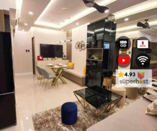 Stylish 2 Bedroom Condo Near BGC and Airport with Fast WiFi - 0