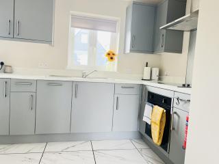 Brand New 1 Bed Apartment, 5min Drive to Racing & Main Strip, with Electric Parking Bay & Terrace LONG STAY WORK CONTRACTOR LEISURE - CITRINE - Newmarket - 5