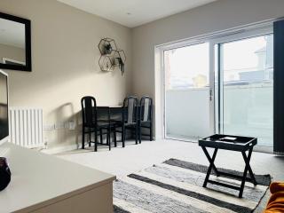 Brand New 1 Bed with Sofabed, Private Patio & Electric Parking Bay, 5min Walk to Racing & Main Strip LONG STAY WORK CONTRACTOR LEISURE - AMBER - Newmarket - 8
