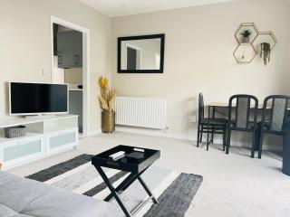 Brand New 1 Bed with Sofabed, Private Patio & Electric Parking Bay, 5min Walk to Racing & Main Strip LONG STAY WORK CONTRACTOR LEISURE - AMBER - Newmarket - 3