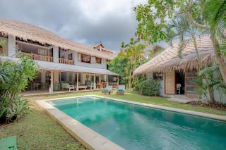 Villa Nak - Charming 4BR Family-Friendly Villa, Walking Distance to Seminyak Beach - Seminyak - 5