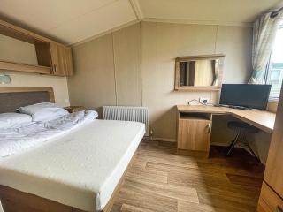 Modern Caravan With Decking Near Scratby Beach Ref 50007E - Great Yarmouth - 2
