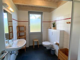 Ferienhaus Wiesengeflüster E5 - gruppenfreundlich in Randlage mit Fasssauna - Röbel - 5