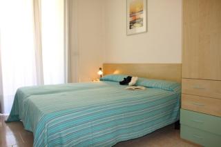 Flat with a lovely poolside garden with bbq - 6