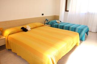 Flat with a lovely poolside garden with bbq - Bibione - 3