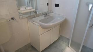 Flat with a lovely poolside garden with bbq - 2