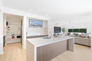Luxe By The Marina - Hamptons Chic at Hervey Bay - 8