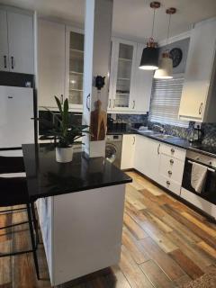 Cape Town, Sea Point, Beautiful 2 Bedroom Apartment @Tucked Away - 7