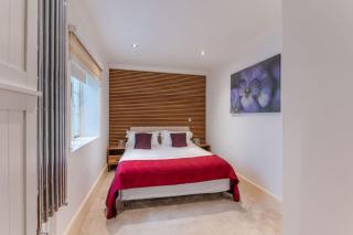 The "Red Room Apartment" - Fitzrovia - by Frankie Says - 8