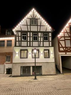 Best Central Apartment - am Marktplatz - Up to 5 - Next to Frankfurt and Hanau - Coffee and Snacks - Netflix, Prime, Disney - Nidderau - 5