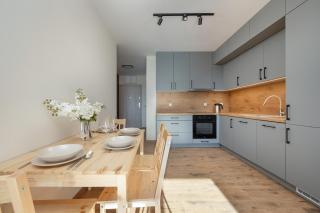 Wrocław 1-Bedroom Apartment with Parking & Balcony by Noclegi Renters - Breslavia - 3