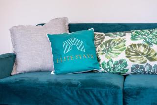 3 Bedroom House Ashford, Kent - Free Parking - Free WiFi - Big Monthly Discounts - Sleeps 5 - Elite Stays UK - Ashford - 3