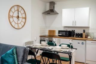 Hayy Apartments Comfort in the Heart of Kirkstall - 2
