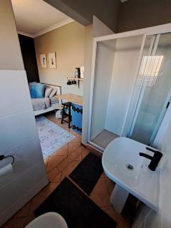 Cozy City Studio Escape - Centurion - 6