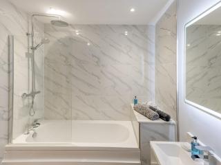 1 bed 40C Beautiful Town Apartment Celosia - Pass the Keys - 4