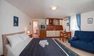 The Beach Studios & Apartments - 3