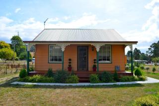 "Grand Ole Topiary" Cottage Accommodation Railton - Railton - 4