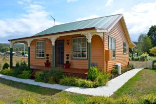 "Grand Ole Topiary" Cottage Accommodation Railton - Railton - 3