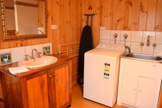 "Grand Ole Topiary" Cottage Accommodation Railton - Railton - 2
