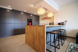 LUXURY 4 Bedroom 4 Ensuite Home in Penarth (Pool Table Games Room & BBQ Garden) with Sea Views - Cardiff - 6