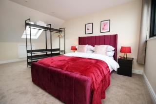 LUXURY 4 Bedroom 4 Ensuite Home in Penarth (Pool Table Games Room & BBQ Garden) with Sea Views - Cardiff - 4