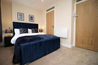 LUXURY 4 Bedroom 4 Ensuite Home in Penarth (Pool Table Games Room & BBQ Garden) with Sea Views - Cardiff - 2
