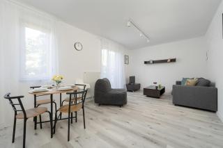 Apartament Białowieska z aneksem kuchennym i balkonem by Noclegi Renters - Breslavia - 6