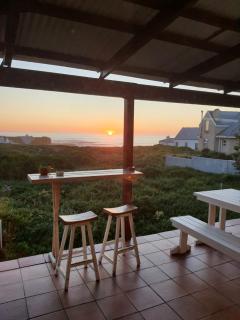 West Coast Seaside Getaway - Grotto Bay - 8