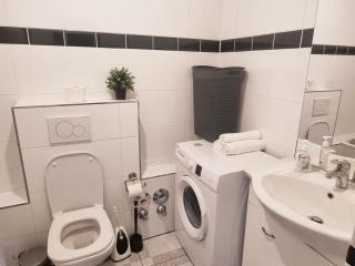 Spacious 4-Bedroom Apartment with Balcony near Frankfurt - 1