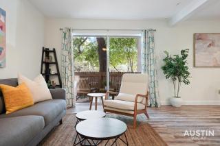 Stay Longer in Austin King Suite and Poolside Fun! - Austin - 6